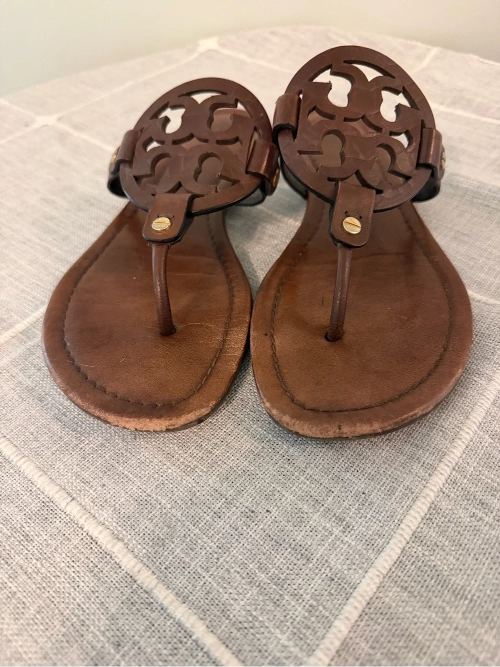 Tory Burch Brown Leather Cutout Logo Thong Sandals Brown size 9